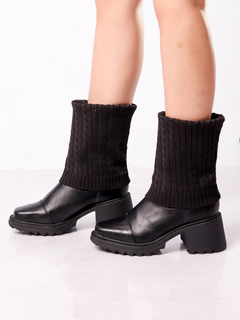 BOTA COTURNO COM TRICOT PRETA SAFIRA na internet