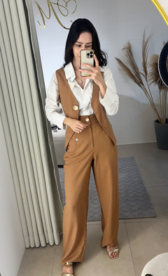 CONJUNTO BEGE EM LINHO COM BOTÕES DOURADOS JULLIA - comprar online