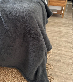 Manta Corderito Pile Soft Gris en internet