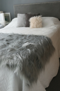 Imagen de Manta Pie de Cama Nordico Premium - Zorro Gris