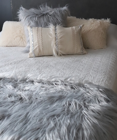 Manta Pie de Cama Nordico Premium - Zorro Gris - comprar online