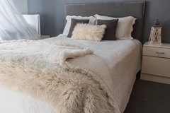 Manta Reversible Ultra Soft y Corderito Crudo - Ekisetum Tienda Deco