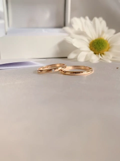 Alianzas Superfinas 2mm bordes chatos 5gr el par con 1 Brillante - NANA Alianzas de Boda