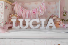 Letra decorativa con perlas