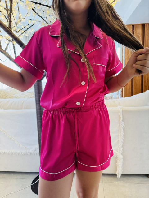 Pijama satén fucsia ribete blanco