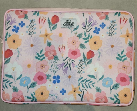 Funda Notebook Flores Rosas 15.4''