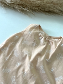 vestido em algodão rosa pastel  com borboletas