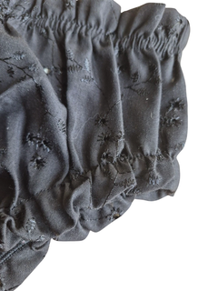 Tapa fralda laise preto em laise de algodão forrado pra proteger a pele do bebê