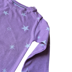 Body bebê manga longa lilás em algodão  com estampa de estrelinhas