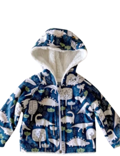 Jaqueta Bebê azul com estampa de dinossauros e capuz forrado com microfibra branca