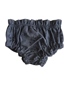 Tapa fralda laise preto em laise de algodão forrado pra proteger a pele do bebê