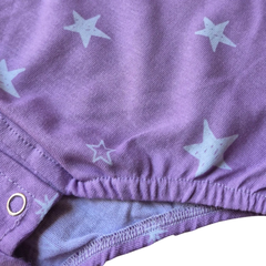 Body bebê manga longa lilás com estampa de estrelas 