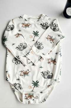 Body Sol, body infantil com estampa de animais e palmeiras, ideal para conforto e estilo.