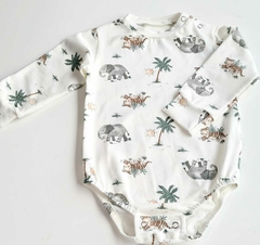 Body Sol, body infantil com estampa de animais e palmeiras, ideal para conforto e estilo.