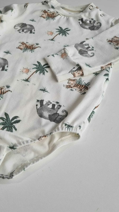 Body Sol, body infantil com estampa de animais e palmeiras, ideal para conforto e estilo.