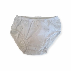 Tapa Fralda em laise branco ideal pro seu bebe.
