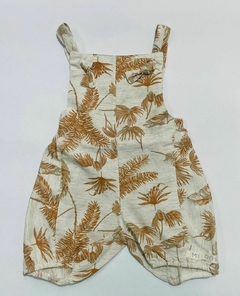 Jardineira coqueiro com estampa de folhas em tons de marrom e creme.