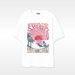 Remera Oversize Algodón Sunset Dream Blanco - FINS | Indumentaria para mujeres aventureras