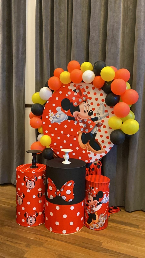 ALQUILER DE FONDO CON 3 MESAS TAMBORES PARA CUMPLEAÑOS TEMATICA MINNIE