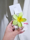 Broche flor hawaiana verde/amarillo