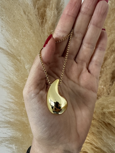 Dije Dorado Gota de acero quirúrgico dorado