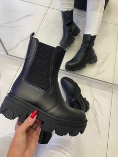 Chelsea Tratorada - Insanas e Santas Shoes