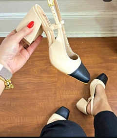 SCARPIN SALTO BLOCO INPIRED CHANNEL NUDE E PRETO - comprar online