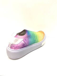 Tênis Inspired Schutz Tie Dye na internet