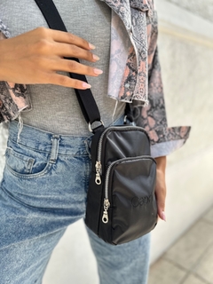 PORTA CELULAR MILAN NEGRO - comprar online