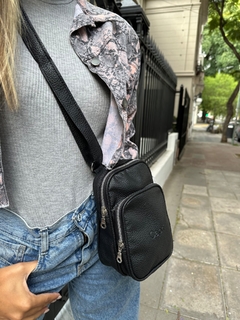 PORTA CELULAR MILAN NEGRO - comprar online