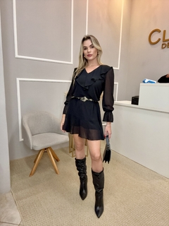 Vestido crepe babados preto