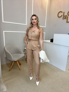 Conjunto cropped e calça bege P - Closet de Luxo