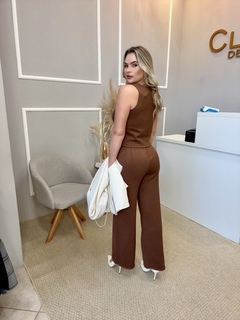 Conjunto colete e calça modal marrom U - Closet de Luxo