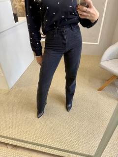 Calça wide slim preta estonada