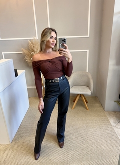 Calça poliuretano wide leg preta - loja online