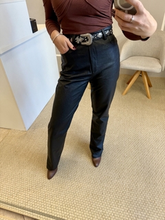 Calça poliuretano wide leg preta
