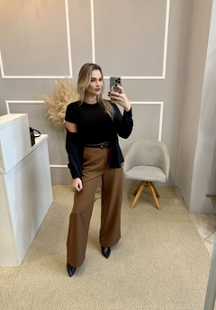 Calça alfaiataria wide marrom