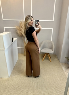 Calça alfaiataria wide marrom - comprar online