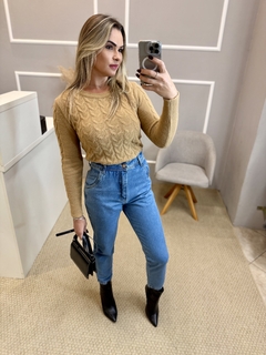 Calça mom jeans Rebeca na internet