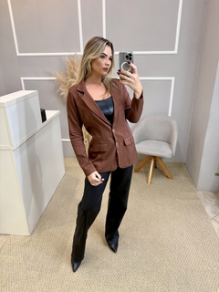 Blazer Gatabakana marrom na internet