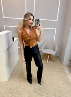 Colete Gatabakana acetinado terracota - Closet de Luxo