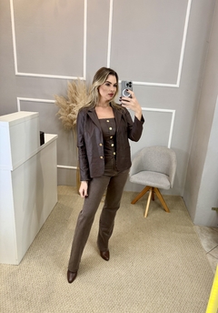 Blazer Gatabakana resinado marrom