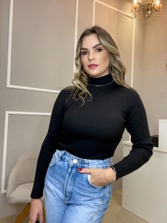 Blusa modal clássica canelada preta U - Closet de Luxo