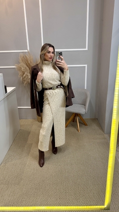 Blusa tricot mousse gola bege M - loja online