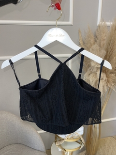 Cropped Gatabakana renda preto M