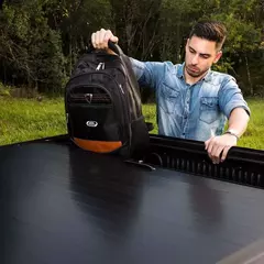 TAPA RIGIDA RETRACTIL HILUX CD 05+ AUTOMATICA en internet