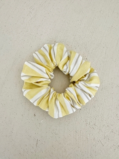 scrunchie amarelo com cinza