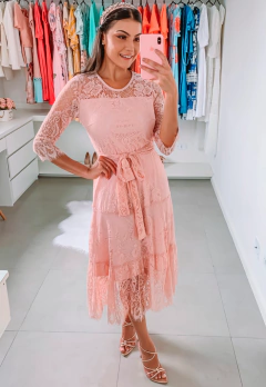 Vestido Midi evasê em renda manga 3/4 Moda Evangélica
