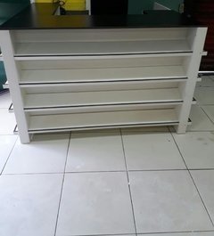 Balcão Em U MDF Branco Com Detalhes Preto E Portinha Bang Bang.Cód 5550 - loja online