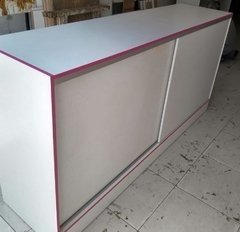 Balcão central MDF Branco com filete rosa e porta de correr frente e verso.cód TLT1 - comprar online